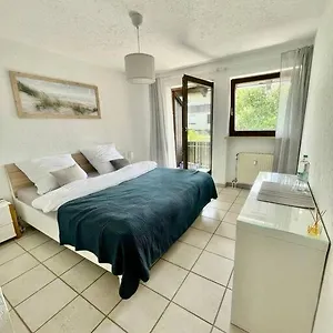  Apartment Grosszugiges Apartement Mit Balkon, Kuche, Wlan